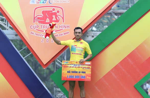 Cựu tuyển thủ U23 Pháp tỏa sáng vòng đua hồ Hoàn Kiếm - Ảnh 3. Cựu tuyển thủ U23 Pháp tỏa sáng vòng đua hồ Hoàn Kiếm - Ảnh 3.