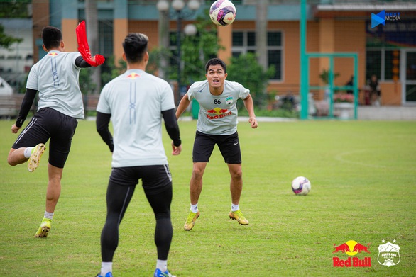 Cơ hội khai phá nội lực biến giấc mơ sân cỏ thành sự nghiệp - Ảnh 2.