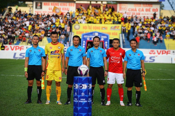 Trọng tài Nguyễn Lê Nguyên Thành: “Tôi bị hành hung và sẽ có đơn gửi Công an tỉnh Thanh Hóa” - Ảnh 1. Trọng tài Nguyễn Lê Nguyên Thành: “Tôi bị hành hung và sẽ có đơn gửi Công an tỉnh Thanh Hóa” - Ảnh 1.