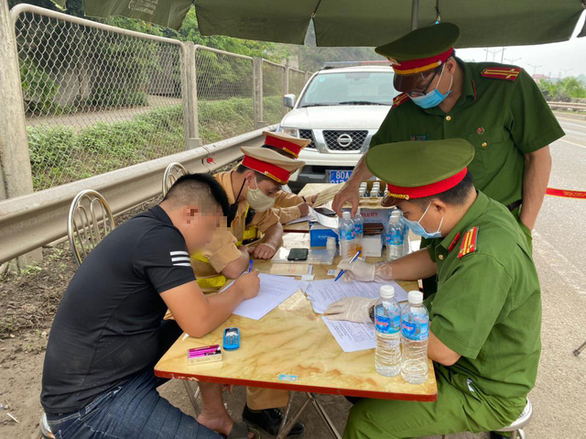 4 tài xế dương tính ma túy, say rượu trên cao tốc Hà Nội - Thái Nguyên - Ảnh 1.