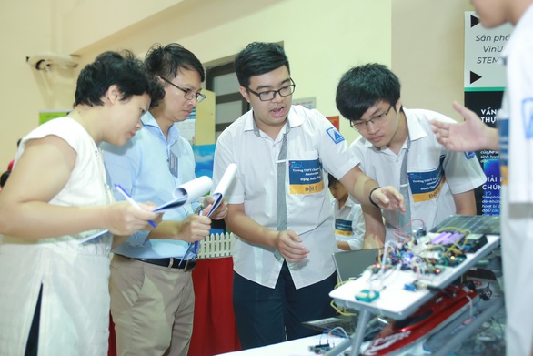 Khóa học về Robotics cho học sinh THPT - Ảnh 1. Khóa học về Robotics cho học sinh THPT - Ảnh 1.