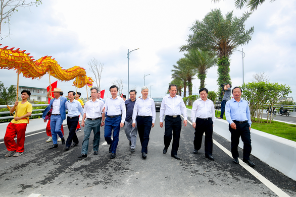 Khánh thành cầu đẹp nhất Hải Dương - Ảnh 4. Khánh thành cầu đẹp nhất Hải Dương - Ảnh 4.
