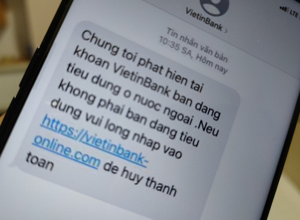Lại rộ tin nhắn mạo danh ngân hàng lừa người dùng - Ảnh 1. Lại rộ tin nhắn mạo danh ngân hàng lừa người dùng - Ảnh 1.