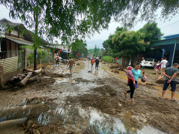 Lũ ống trong đêm ở Lào Cai, ít nhất 2 người chết, 1 người mất tích - Ảnh 1.