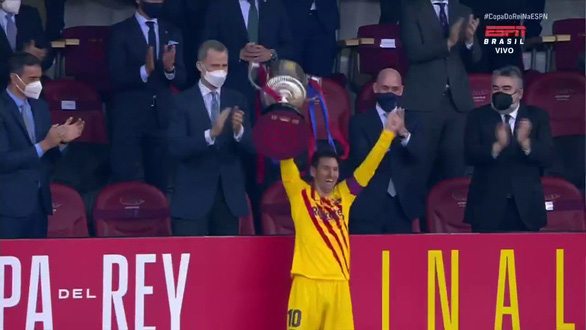Lionel Messi phá vỡ im lặng: Đây là chiếc cúp đặc biệt với tôi - Ảnh 1. Lionel Messi phá vỡ im lặng: Đây là chiếc cúp đặc biệt với tôi - Ảnh 1.