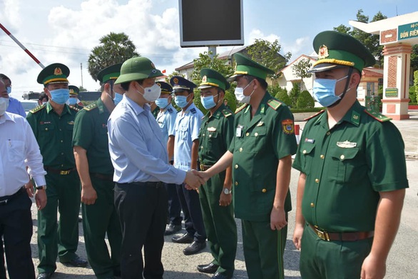 Bác sĩ Chợ Rẫy chi viện Kiên Giang chống COVID-19, dự kiến xây 2 bệnh viện dã chiến - Ảnh 2.