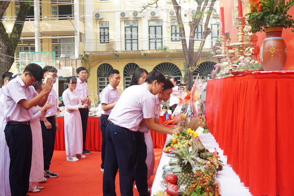 Nhiều trường tổ chức giỗ Tổ Hùng Vương để học sinh tìm hiểu cội nguồn - Ảnh 3.