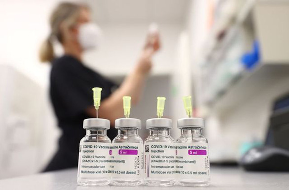 Thêm Úc, Philippines hạn chế dùng vắc xin COVID-19 của AstraZeneca - Ảnh 1.