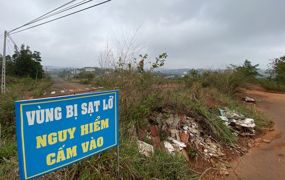 Vì sao cố quy hoạch khu dân cư dọc tuyến đường sụt lún? - Ảnh 2.