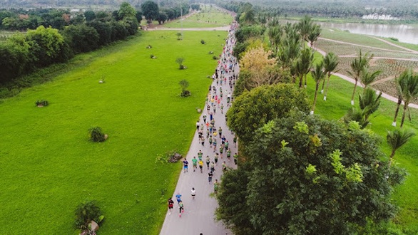 Cung đường chạy marathon đẹp như mơ tại Ecopark - Ảnh 7. Cung đường chạy marathon đẹp như mơ tại Ecopark - Ảnh 7.