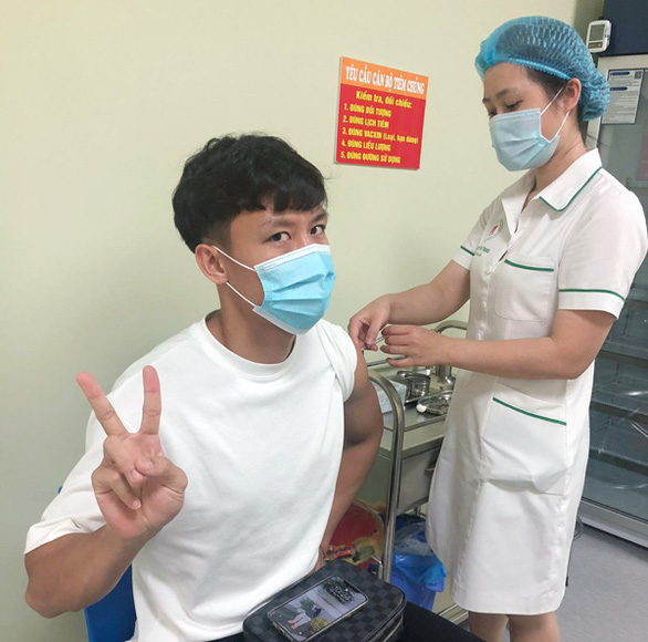 45 cầu thủ đội tuyển Việt Nam đã được tiêm vắc xin COVID-19 - Ảnh 1.