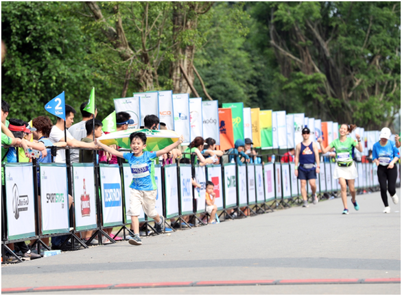 Chạy marathon trên cung đường ngập sắc xanh ở đô thị Ecopark - Ảnh 11.