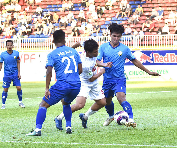 Vòng loại Cúp quốc gia 2021: Hú vía cho thầy trò HLV Kiatisak - Ảnh 2. Vòng loại Cúp quốc gia 2021: Hú vía cho thầy trò HLV Kiatisak - Ảnh 2.