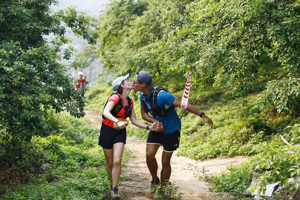 Cô gái đến từ Sa Pa bất ngờ vô địch cự ly 70km tại Vietnam Trail Marathon 2021 - Ảnh 3.