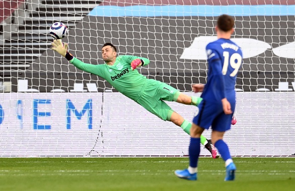 Đá bại West Ham, Chelsea nắm lợi thế lớn trong cuộc đua vào tốp 4 - Ảnh 2. Đá bại West Ham, Chelsea nắm lợi thế lớn trong cuộc đua vào tốp 4 - Ảnh 2.