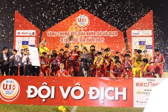 Đổi tên đội PVF thành Cảng Sài Gòn: Ăn mày quá khứ! - Ảnh 1. Đổi tên đội PVF thành Cảng Sài Gòn: Ăn mày quá khứ! - Ảnh 1.