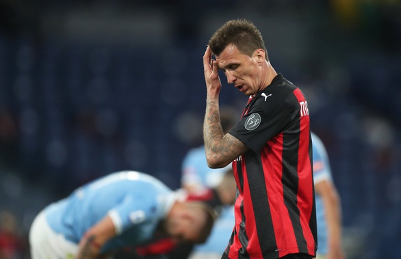 Thảm bại trước Lazio, AC Milan hết cửa vô địch - Ảnh 1. Thảm bại trước Lazio, AC Milan hết cửa vô địch - Ảnh 1.