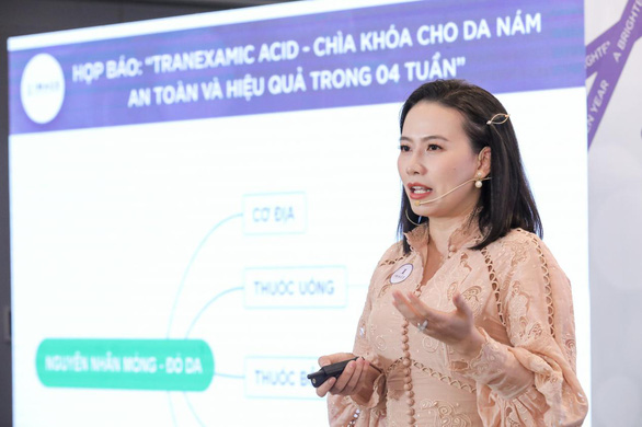 Bác sĩ Nguyễn Phương Thảo chia sẻ chuyên môn trong hội thảo