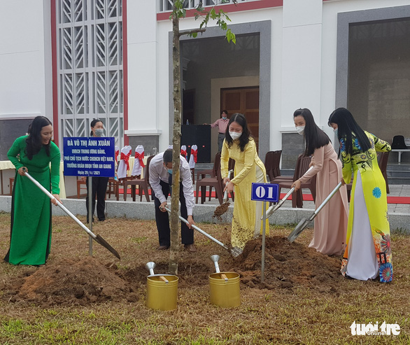 Phó chủ tịch nước Võ Thị Ánh Xuân dự lễ khánh thành cầu Nguyễn Thái Học - Ảnh 5.