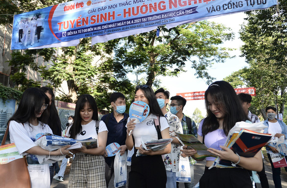 Ngày hội tư vấn tuyển sinh - hướng nghiệp tại Cần Thơ: Nhiều thông tin mới bổ ích - Ảnh 8. Ngày hội tư vấn tuyển sinh - hướng nghiệp tại Cần Thơ: Nhiều thông tin mới bổ ích - Ảnh 8.