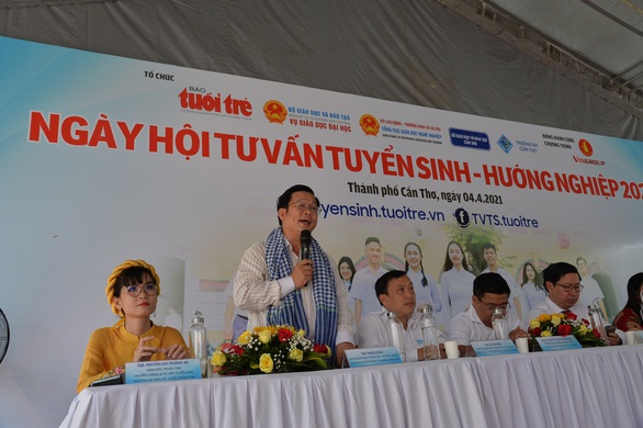 Tư vấn tuyển sinh hướng nghiệp ở Cần Thơ: Xét tuyển ngành y sẽ dễ hơn vì... COVID? - Ảnh 10. Tư vấn tuyển sinh hướng nghiệp ở Cần Thơ: Xét tuyển ngành y sẽ dễ hơn vì... COVID? - Ảnh 10.