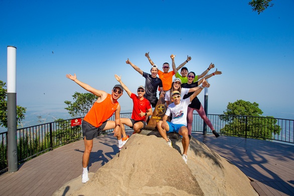 Hơn 3.000 người chinh phục cung đường marathon núi Bà Đen - Ảnh 1. Hơn 3.000 người chinh phục cung đường marathon núi Bà Đen - Ảnh 1.