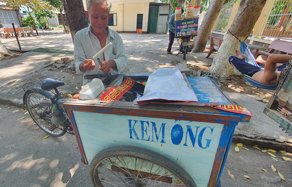 Nhớ lắm, tiếng rao thời nghèo khó - Kỳ 2: Leng keng cà rem dạo - Ảnh 2.