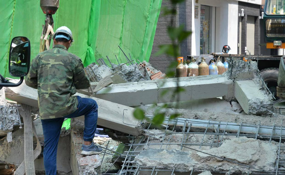 Cưỡng chế tháo dỡ các công trình sai phép tại quận 10 - Ảnh 2. Cưỡng chế tháo dỡ các công trình sai phép tại quận 10 - Ảnh 2.