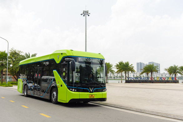 Xe buýt điện thông minh đầu tiên của Việt Nam chính thức lăn bánh - Ảnh 2.