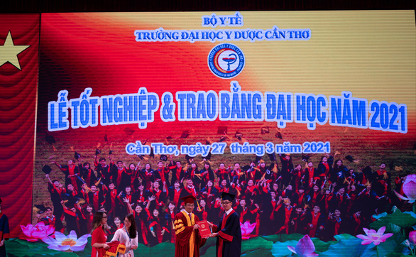 Trường đại học Y dược Cần Thơ ngưng tuyển sinh hệ vừa làm vừa học - Ảnh 1.