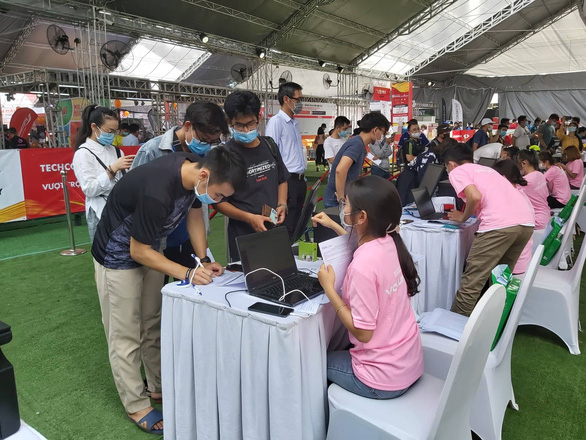 TP.HCM khởi động du lịch hè với 13.000 vận động viên dự giải marathon quốc tế - Ảnh 2. TP.HCM khởi động du lịch hè với 13.000 vận động viên dự giải marathon quốc tế - Ảnh 2.