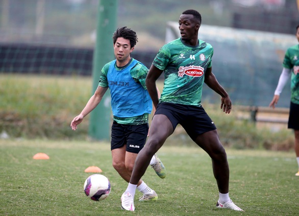 Chia tay CLB TP.HCM, trung vệ Pape Diakite đến CLB Sài Gòn - Ảnh 2. Chia tay CLB TP.HCM, trung vệ Pape Diakite đến CLB Sài Gòn - Ảnh 2.