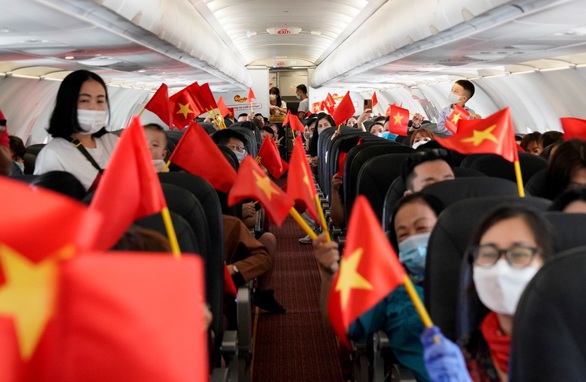 Tự hào tàu bay mang màu cờ Tổ quốc đi muôn nơi - Ảnh 3. Tự hào tàu bay mang màu cờ Tổ quốc đi muôn nơi - Ảnh 3.