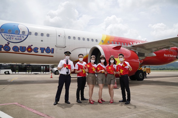 Tự hào tàu bay mang màu cờ Tổ quốc đi muôn nơi - Ảnh 1. Tự hào tàu bay mang màu cờ Tổ quốc đi muôn nơi - Ảnh 1.