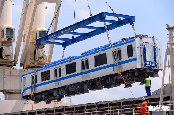 Hai đoàn tàu của metro số 1 đã cập cảng Khánh Hội - Ảnh 2. Hai đoàn tàu của metro số 1 đã cập cảng Khánh Hội - Ảnh 2.