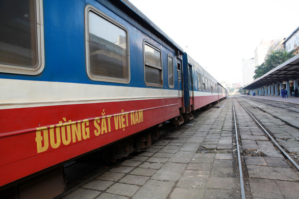 Chỉ còn 4 đoàn tàu chạy mỗi ngày tuyến Hà Nội - TP.HCM - Ảnh 1.