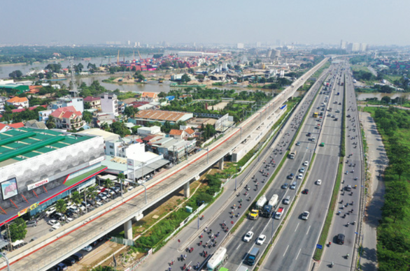 TP.HCM tổ chức buýt điện, xe đạp điện, xe máy điện kết nối tuyến metro số 1 - Ảnh 1.