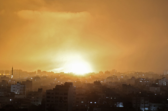 160 máy bay Israel nã tên lửa xuống Gaza - Ảnh 1.