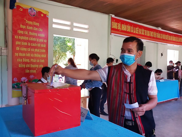 Gần 5.000 cử tri vùng biên giới Quảng Nam hoàn thành bầu cử sớm - Ảnh 2.