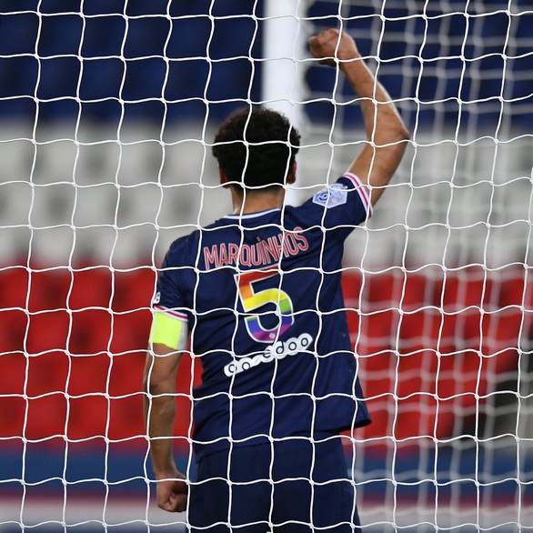 Neymar và Mbappe lập công giúp PSG thu ngắn cách biệt với Lille - Ảnh 3. Neymar và Mbappe lập công giúp PSG thu ngắn cách biệt với Lille - Ảnh 3.