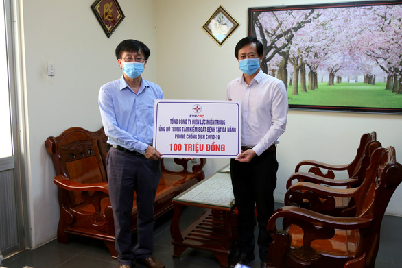 Ngành điện trao 600 triệu đồng ủng hộ Đà Nẵng chống dịch COVID-19 - Ảnh 1.
