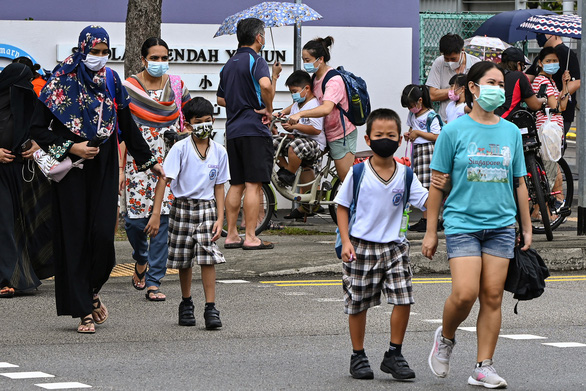 Singapore lo lắng vì nhiều học sinh nhiễm virus corona - Ảnh 1.