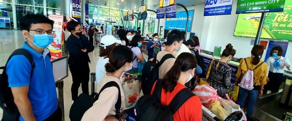 Hãng bay chơi chiêu với khách hàng khi hoàn phí vé máy bay? - Ảnh 1. Hãng bay chơi chiêu với khách hàng khi hoàn phí vé máy bay? - Ảnh 1.