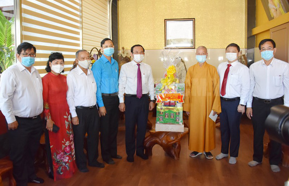 Lãnh đạo TP.HCM thăm cá nhân, đơn vị Phật giáo tiêu biểu - Ảnh 2.