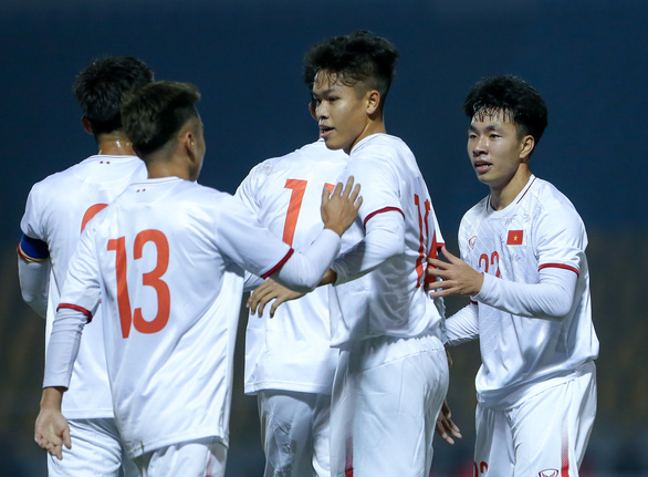 U23 Vietnam - U23 Kyrgyzstan (end of first half) 1-0: Van Due opened the scoring on the 11m mark - photo 1.