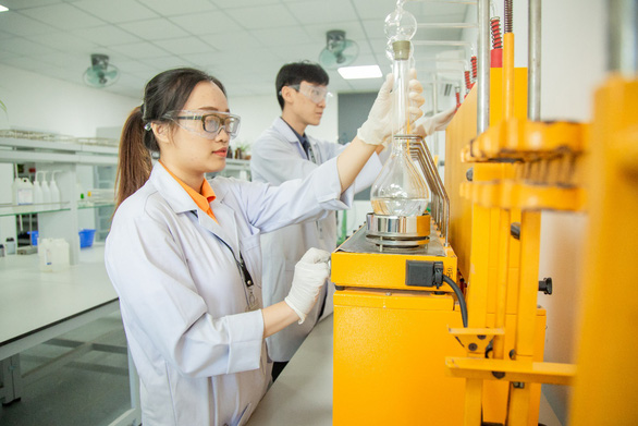 Doanh nghiệp cam kết thu nhập cao cho sinh viên Đại học Văn Lang tốt nghiệp ngành môi trường - Ảnh 3. Doanh nghiệp cam kết thu nhập cao cho sinh viên Đại học Văn Lang tốt nghiệp ngành môi trường - Ảnh 3.