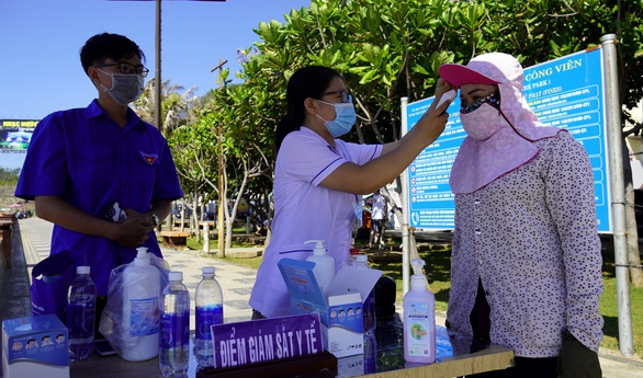 Biển Vũng Tàu đã vắng khách, quyền chủ tịch thành phố ra túc trực chống dịch - Ảnh 3. Biển Vũng Tàu đã vắng khách, quyền chủ tịch thành phố ra túc trực chống dịch - Ảnh 3.