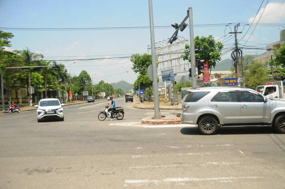 Thu phí qua hầm tăng sốc, ôtô ùn ùn vượt đèo Hải Vân né trạm - Ảnh 9.