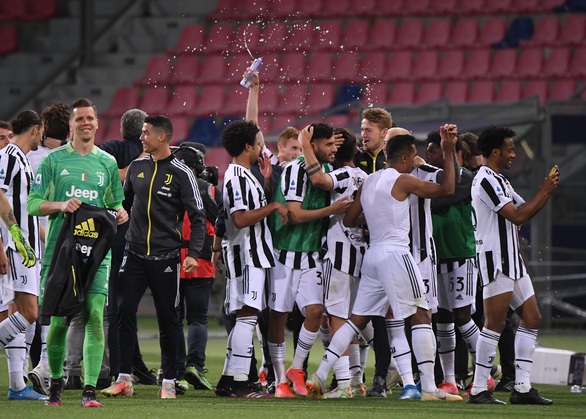 Napoli đánh rơi chiến thắng, Juventus lách khe cửa hẹp để giành vé dự Champions League - Ảnh 5. Napoli đánh rơi chiến thắng, Juventus lách khe cửa hẹp để giành vé dự Champions League - Ảnh 5.
