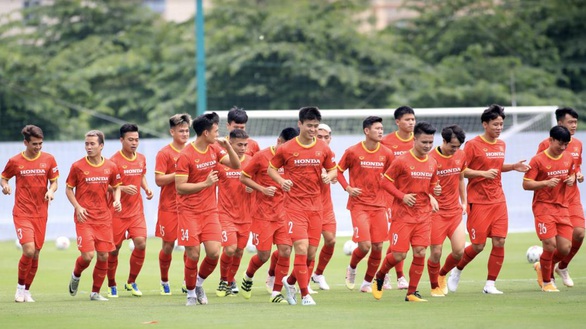 Bóng đá và người hâm mộ, cùng ước mơ - chung chiến thắng - Ảnh 1. Bóng đá và người hâm mộ, cùng ước mơ - chung chiến thắng - Ảnh 1.
